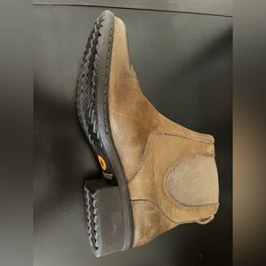 Womens Bogg shoes size 9.5